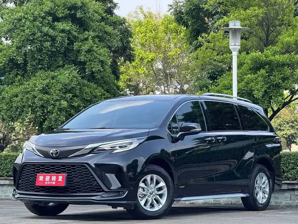 Toyota Granvia — фото 1