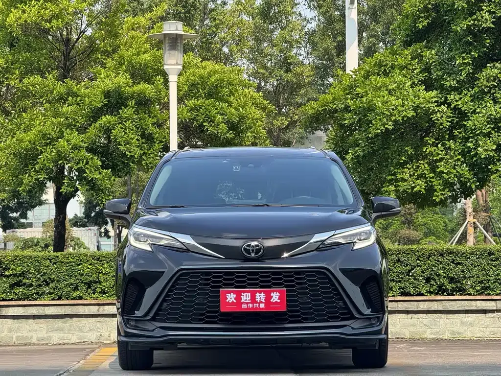 Toyota Granvia — фото 6