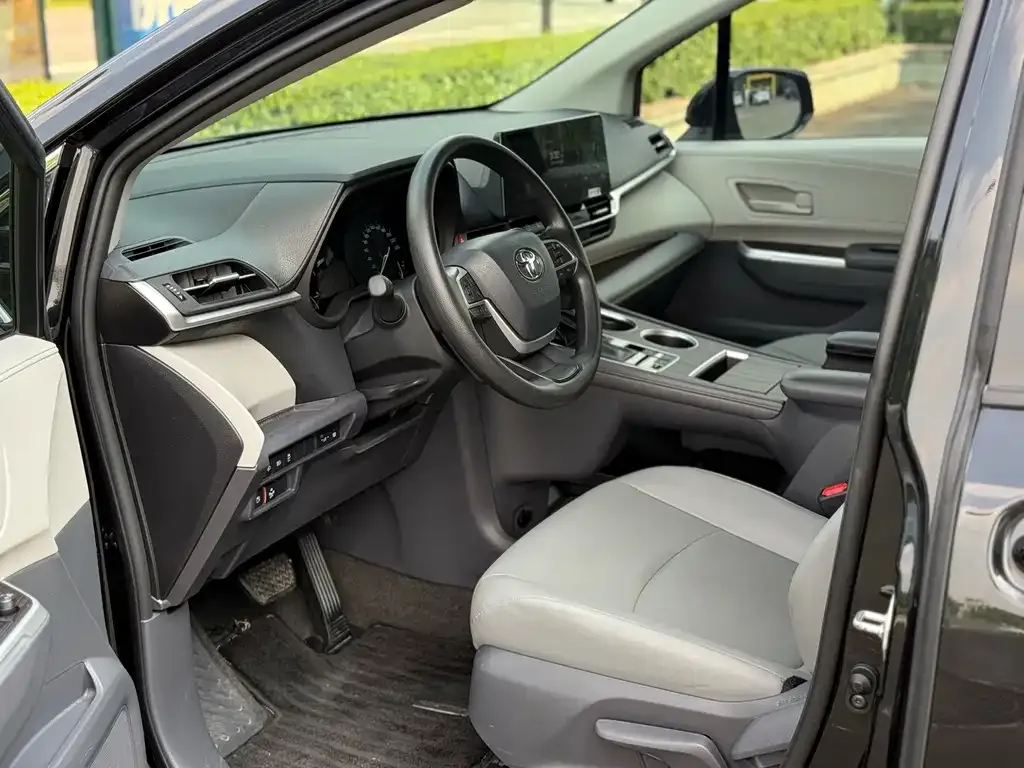 Toyota Granvia — фото 4
