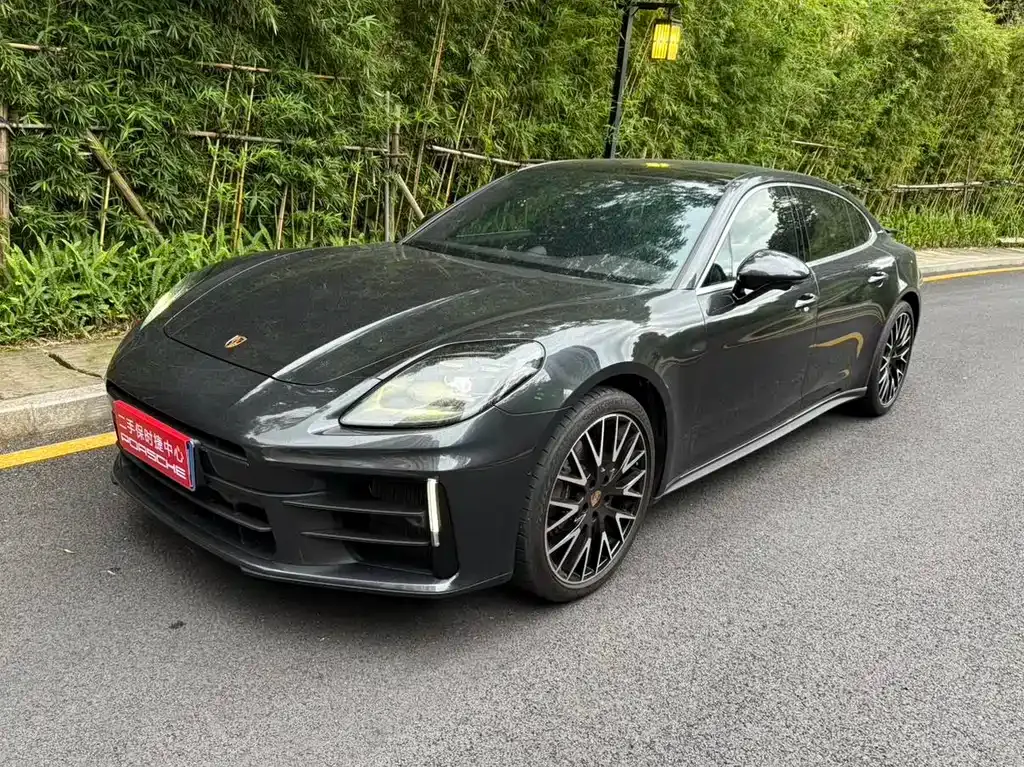 Porsche Panamera — фото 1