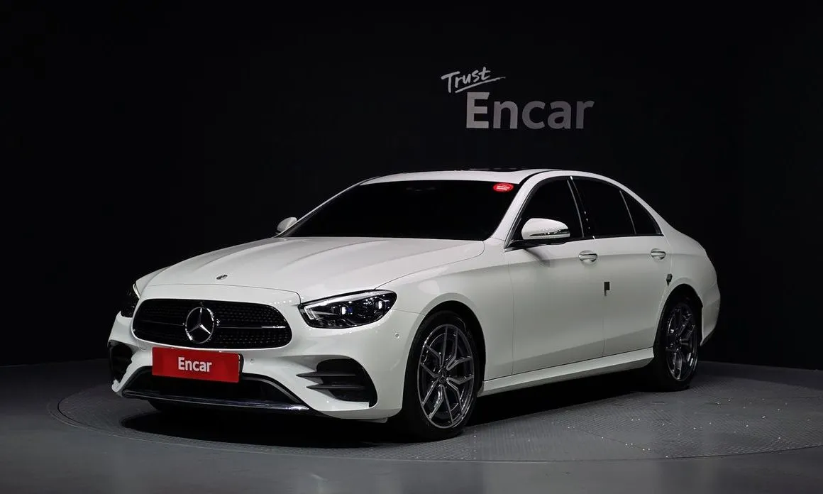 Mercedes-Benz E-Class — фото 1