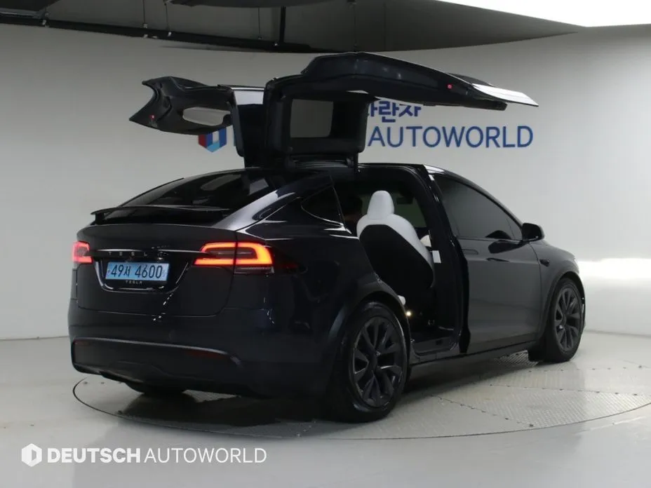 Tesla Model X — фото 3