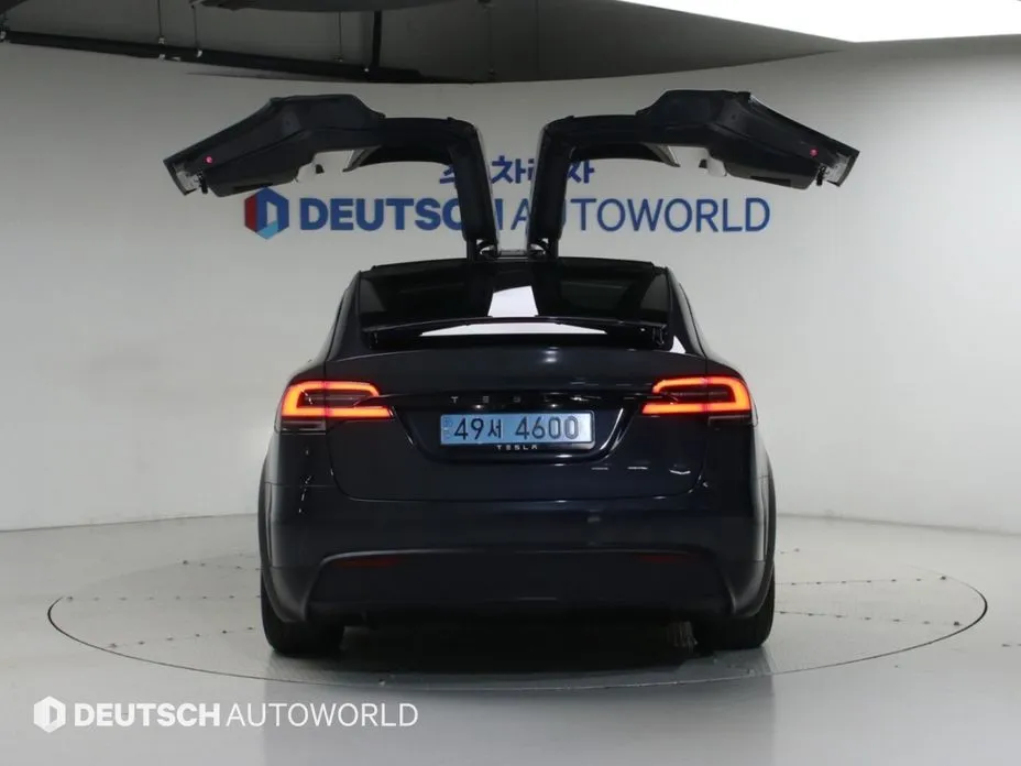 Tesla Model X — фото 2