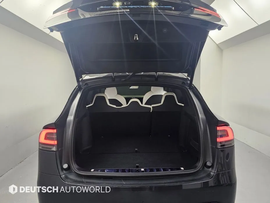 Tesla Model X — фото 5