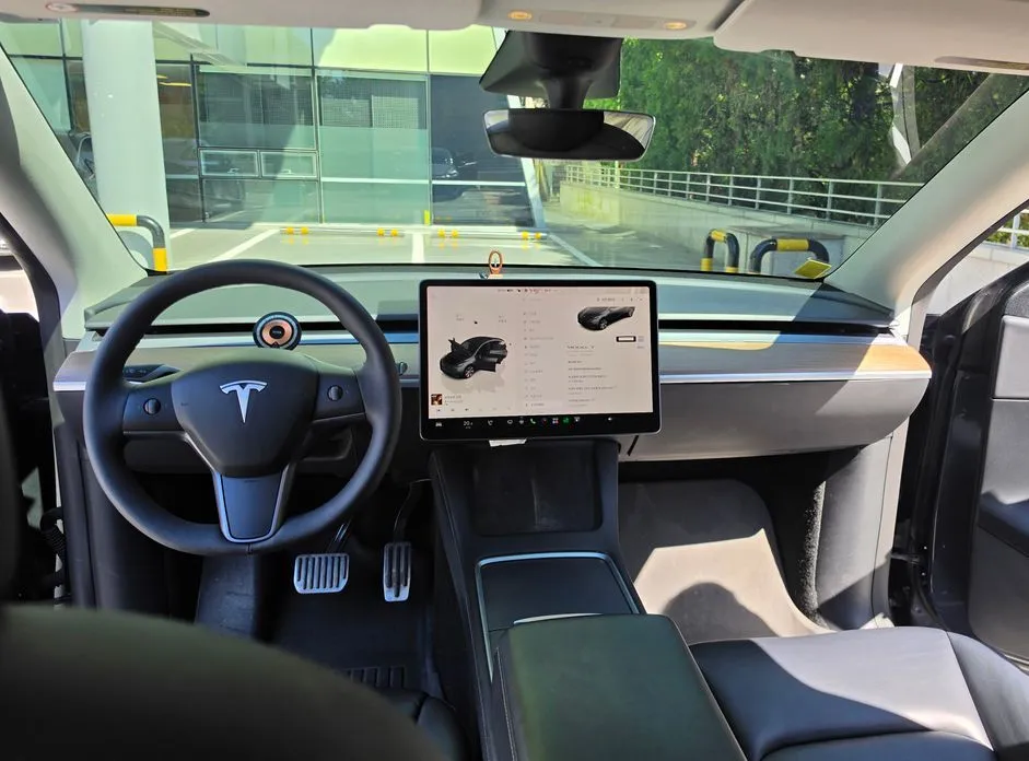Tesla Model Y — фото 8