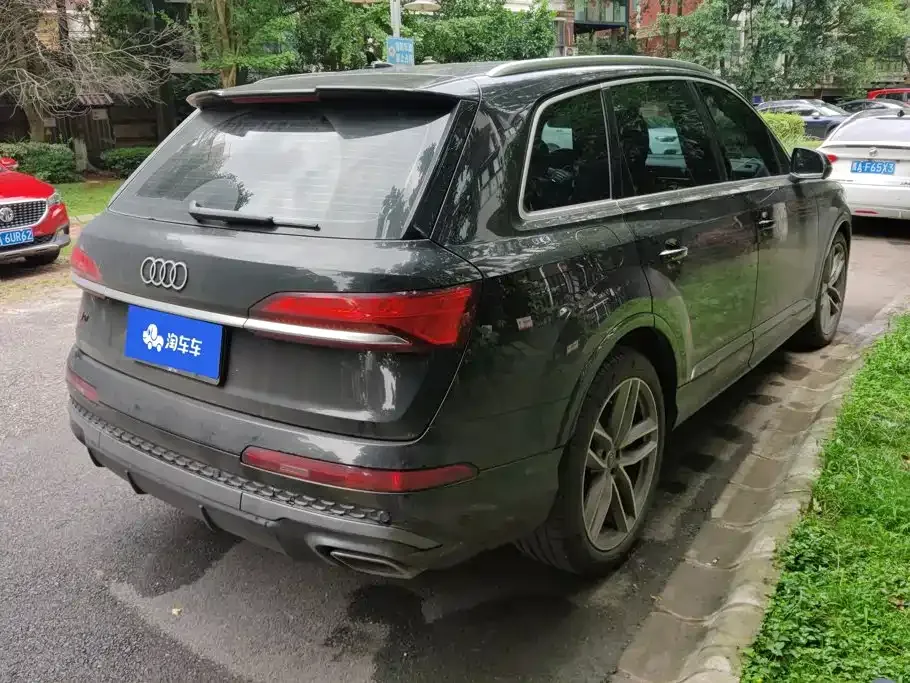 Audi Q7 — фото 9