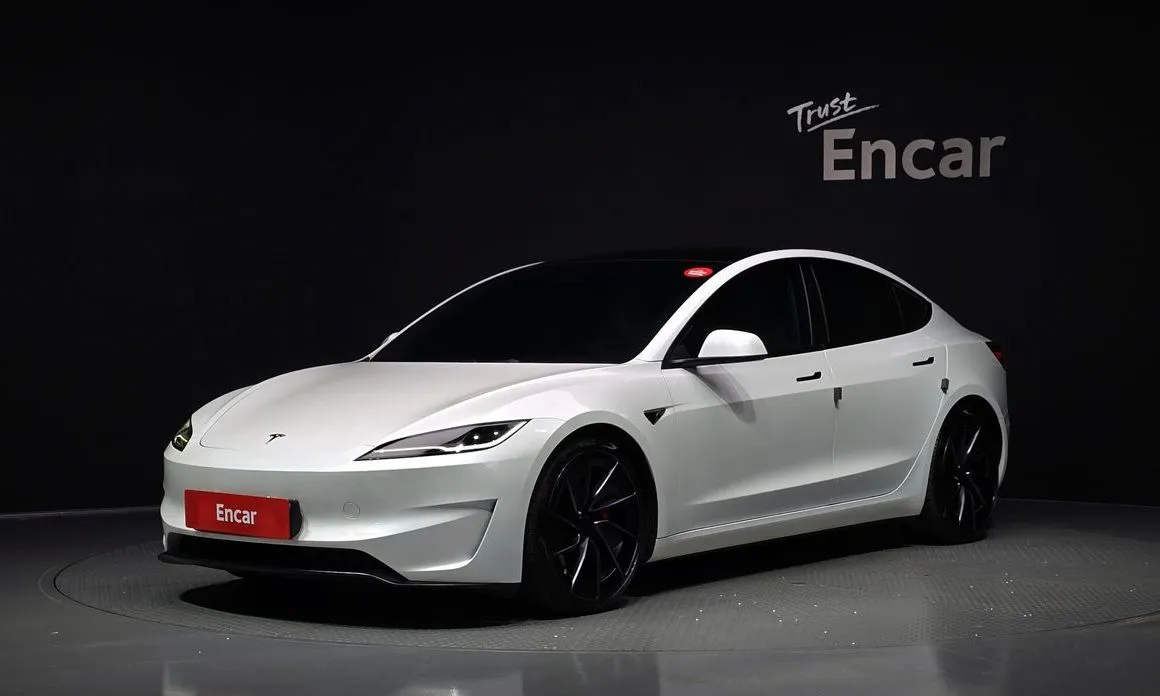 Tesla Model 3 — фото 1
