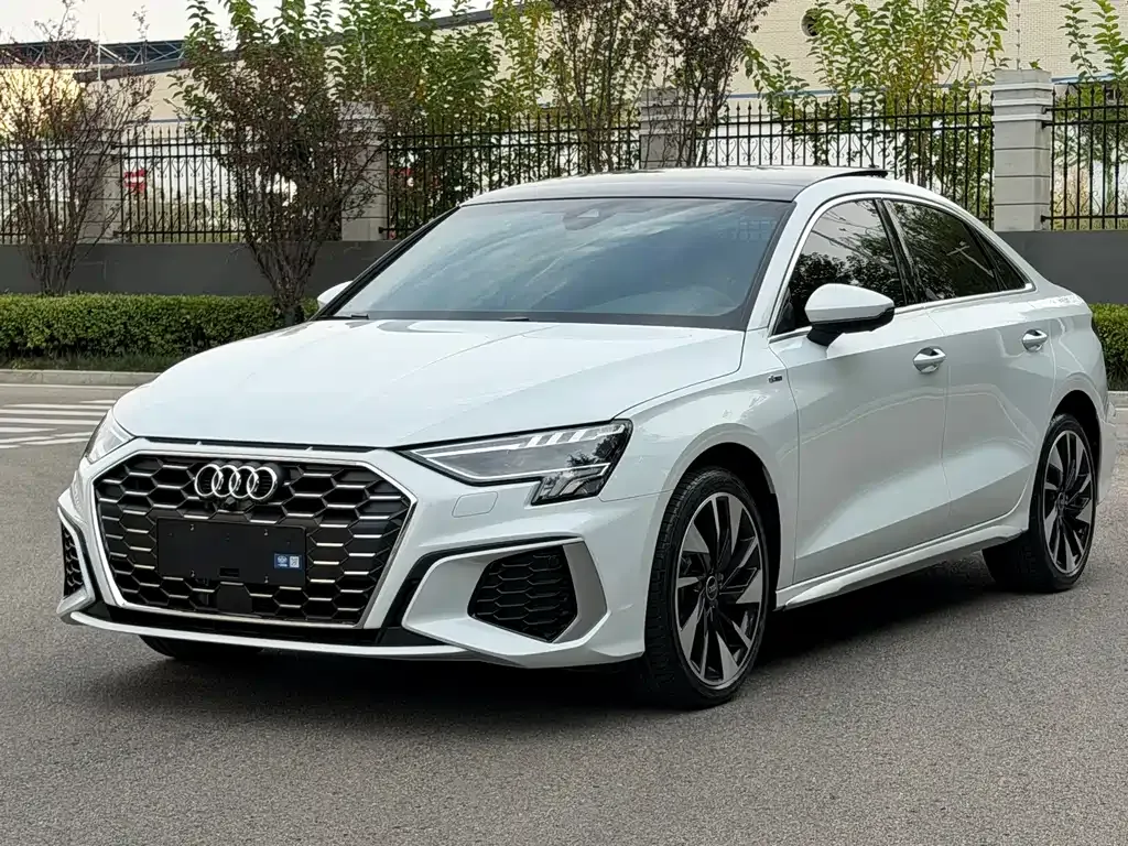 Audi A3 — фото 1