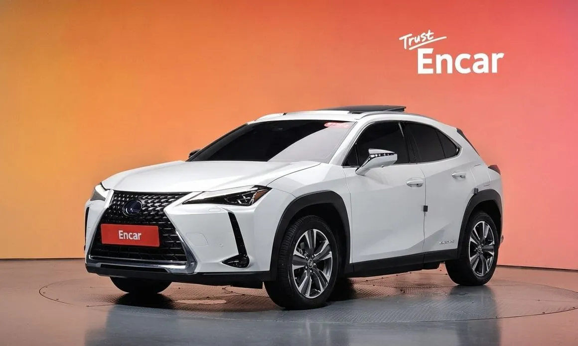 Lexus UX — фото 1