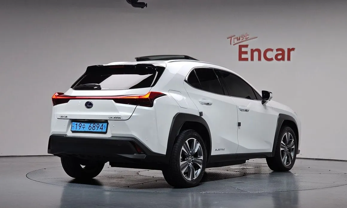 Lexus UX — фото 6