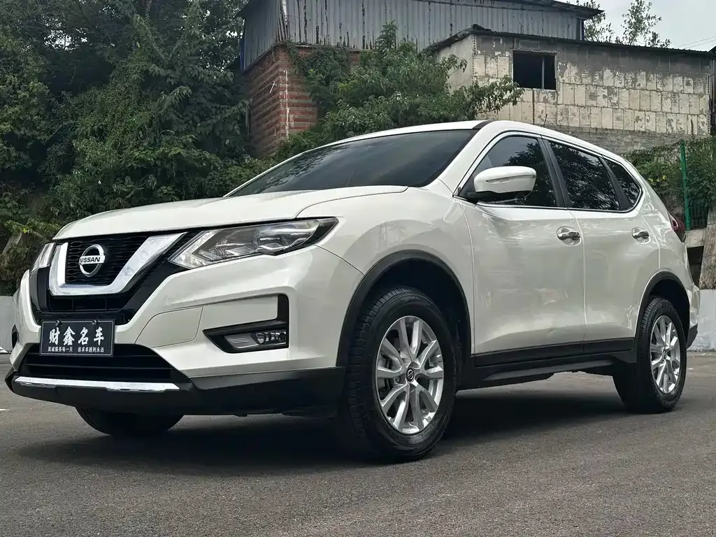 Nissan X-Trail — фото 1