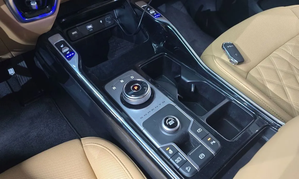 Kia Sorento — фото 9