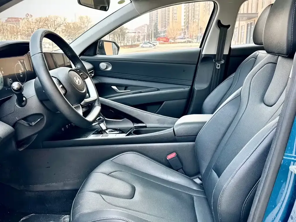 Hyundai Elantra — фото 10