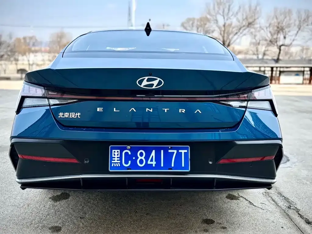 Hyundai Elantra — фото 7
