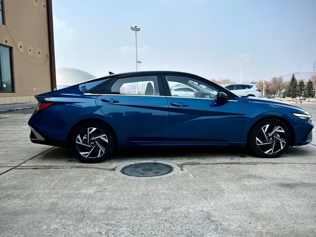 Hyundai Elantra — фото 2