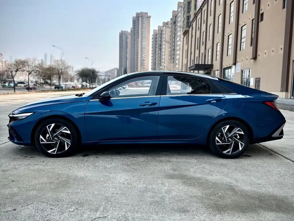 Hyundai Elantra — фото 5