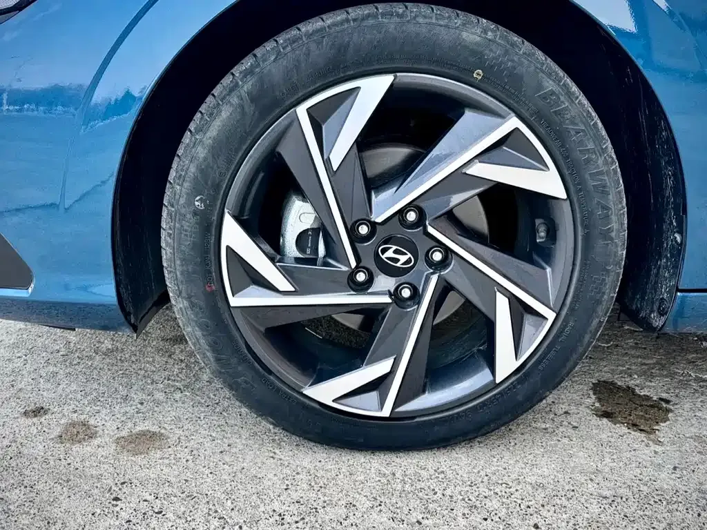 Hyundai Elantra — фото 6