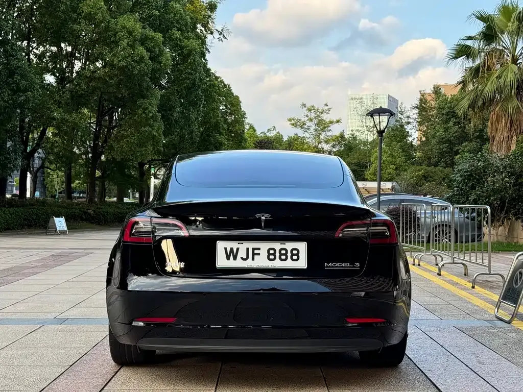 Tesla Model 3 — фото 5