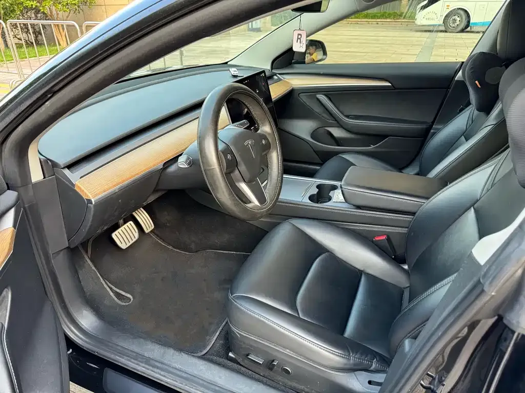 Tesla Model 3 — фото 2
