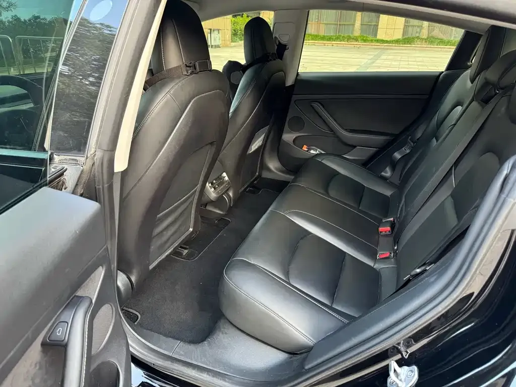 Tesla Model 3 — фото 3
