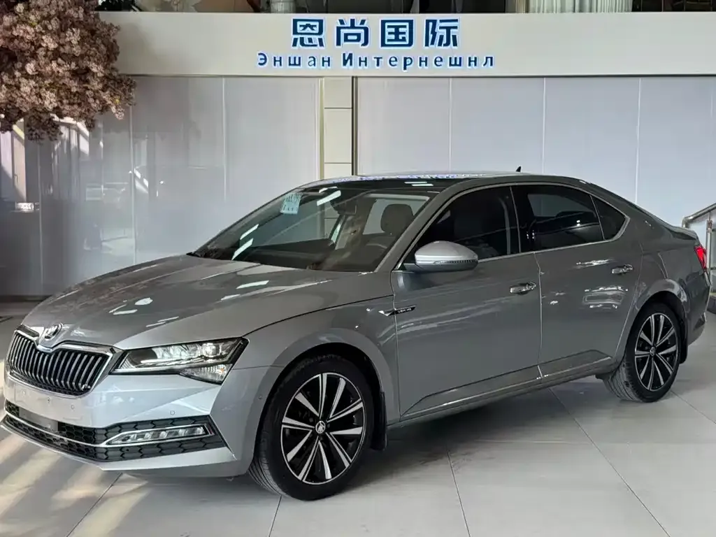 Skoda Superb — фото 1