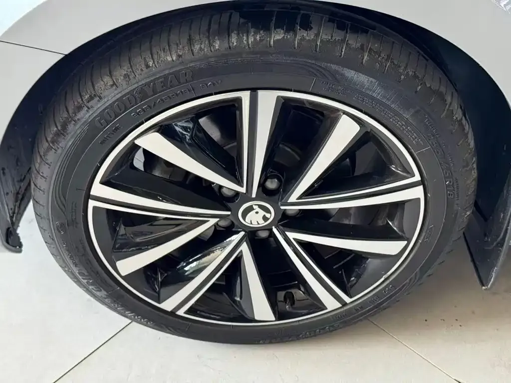 Skoda Superb — фото 7
