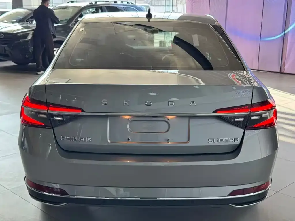 Skoda Superb — фото 5