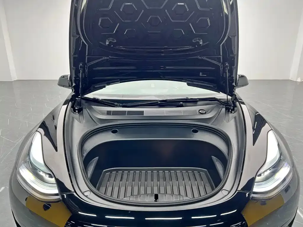 Tesla Model 3 — фото 7