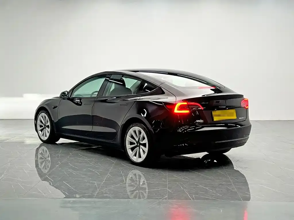 Tesla Model 3 — фото 8