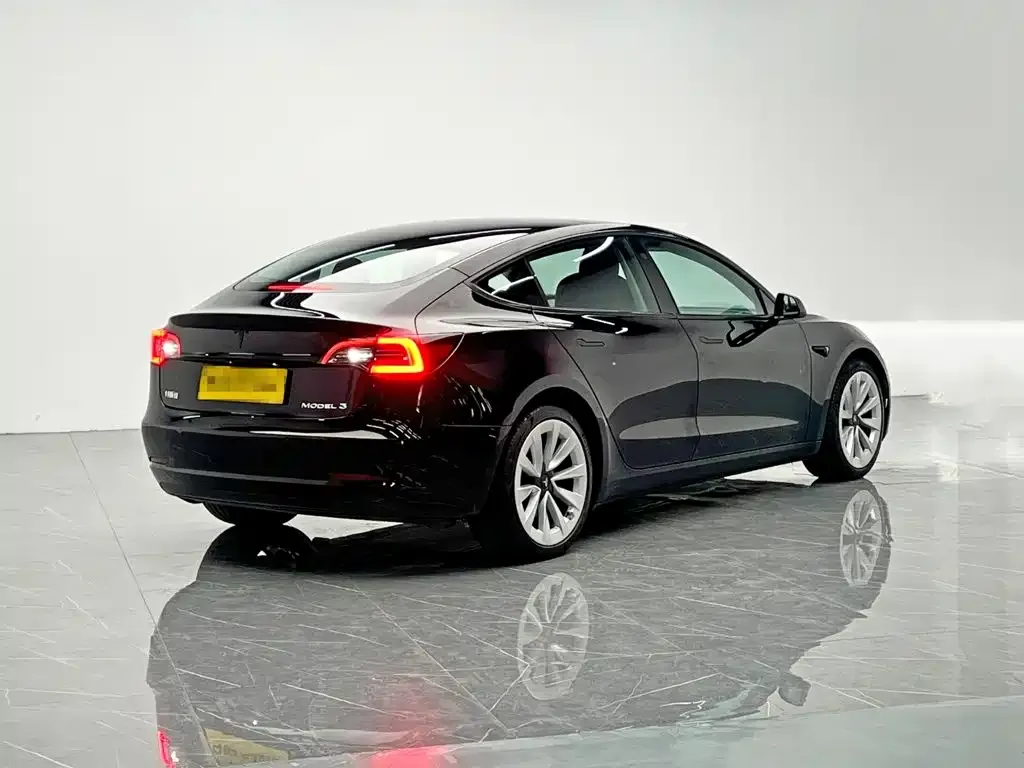 Tesla Model 3 — фото 4
