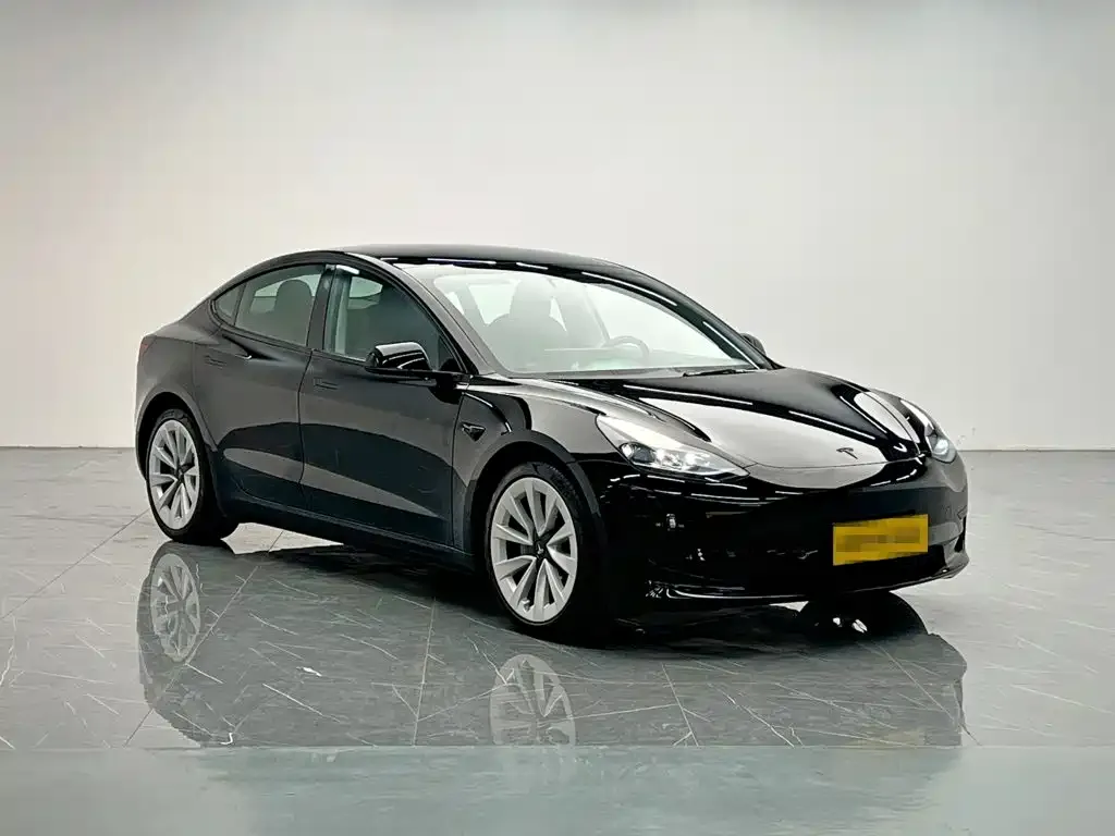 Tesla Model 3 — фото 10