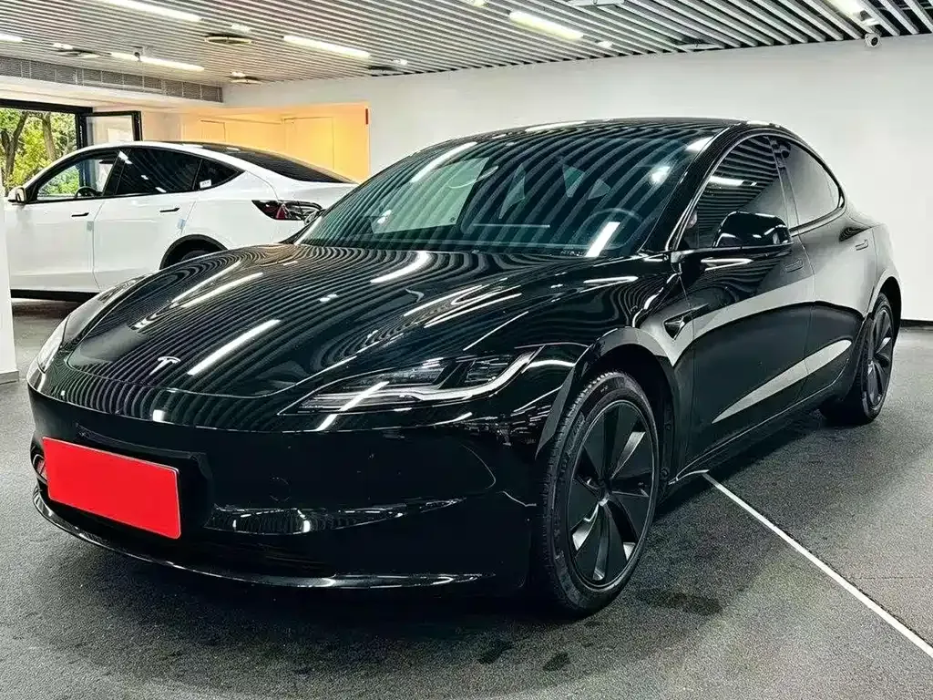 Tesla Model 3 — фото 1
