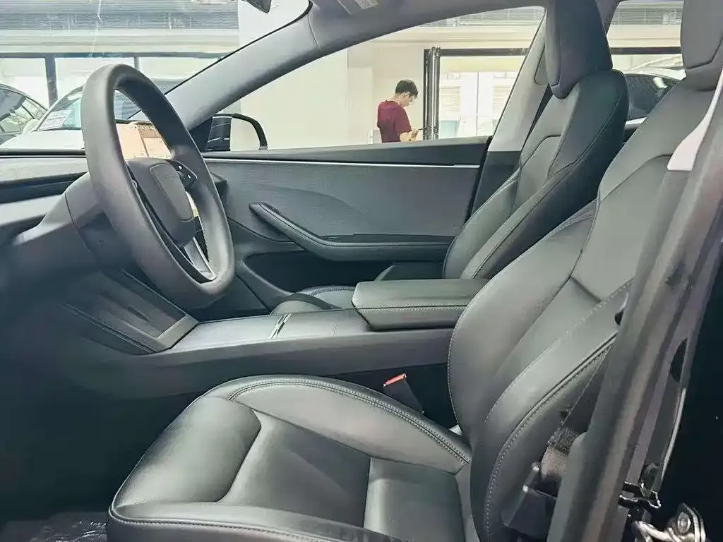 Tesla Model 3 — фото 4