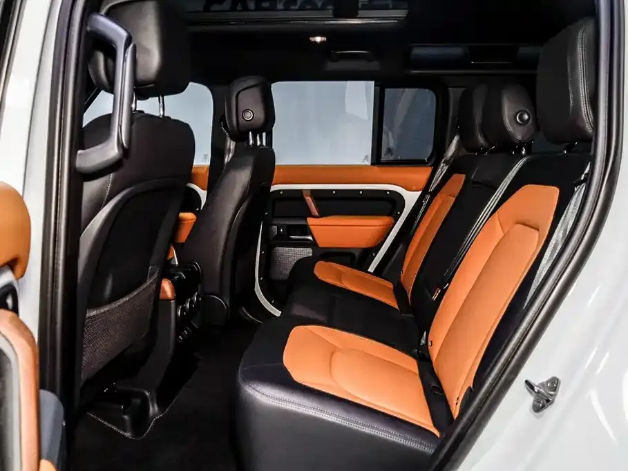 Land Rover Defender — фото 10