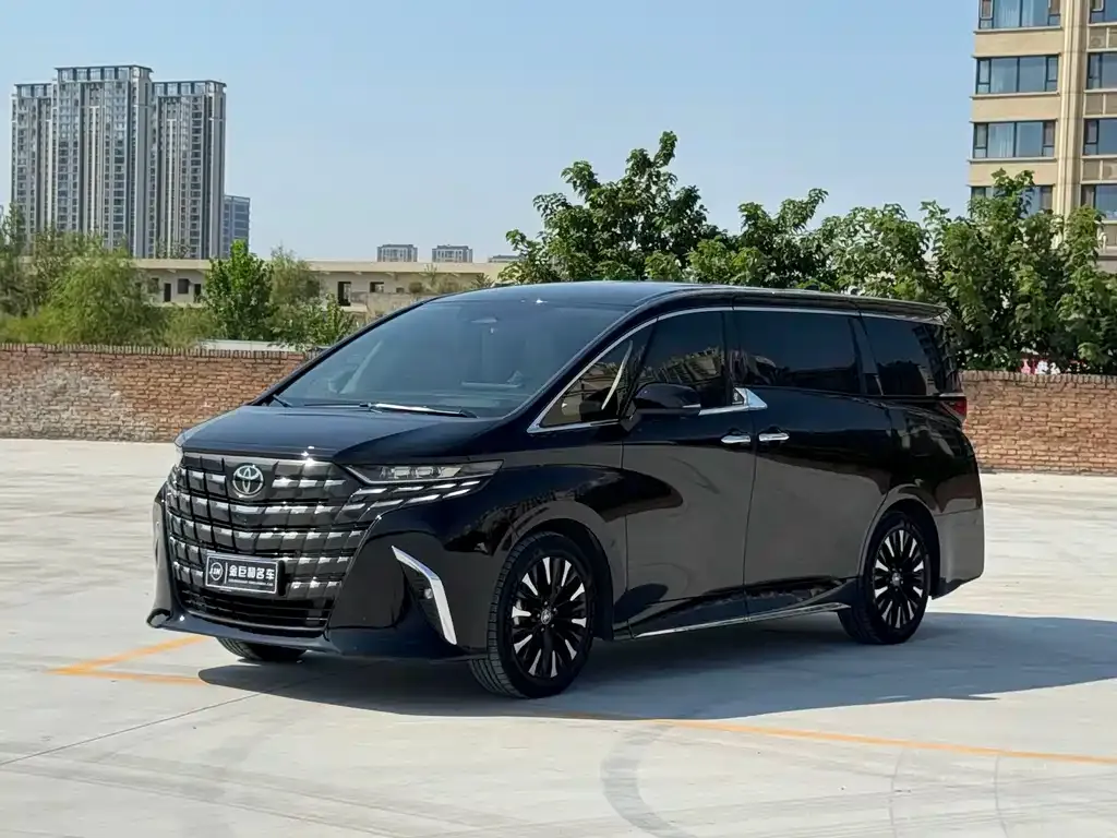 Toyota Alphard — фото 1