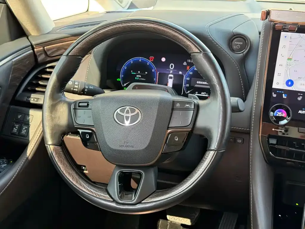 Toyota Alphard — фото 3