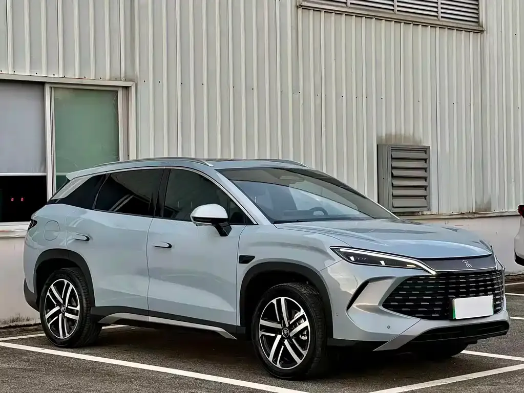 BYD L DM-i — фото 1