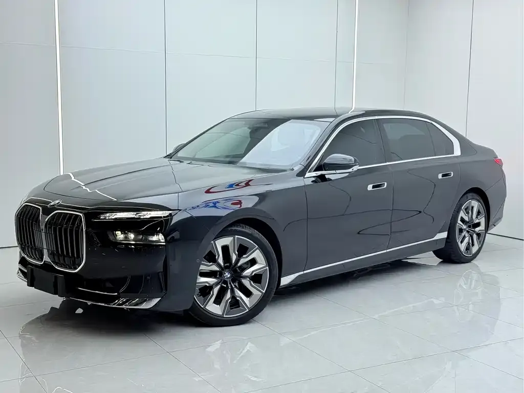 BMW 7 Series — фото 1