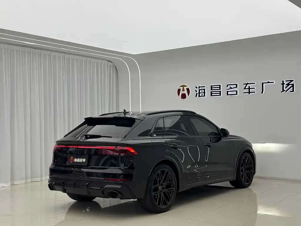 Audi RS Q8 — фото 4