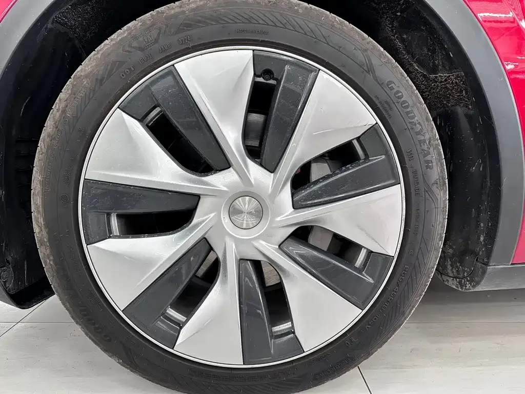 Tesla Model Y — фото 10