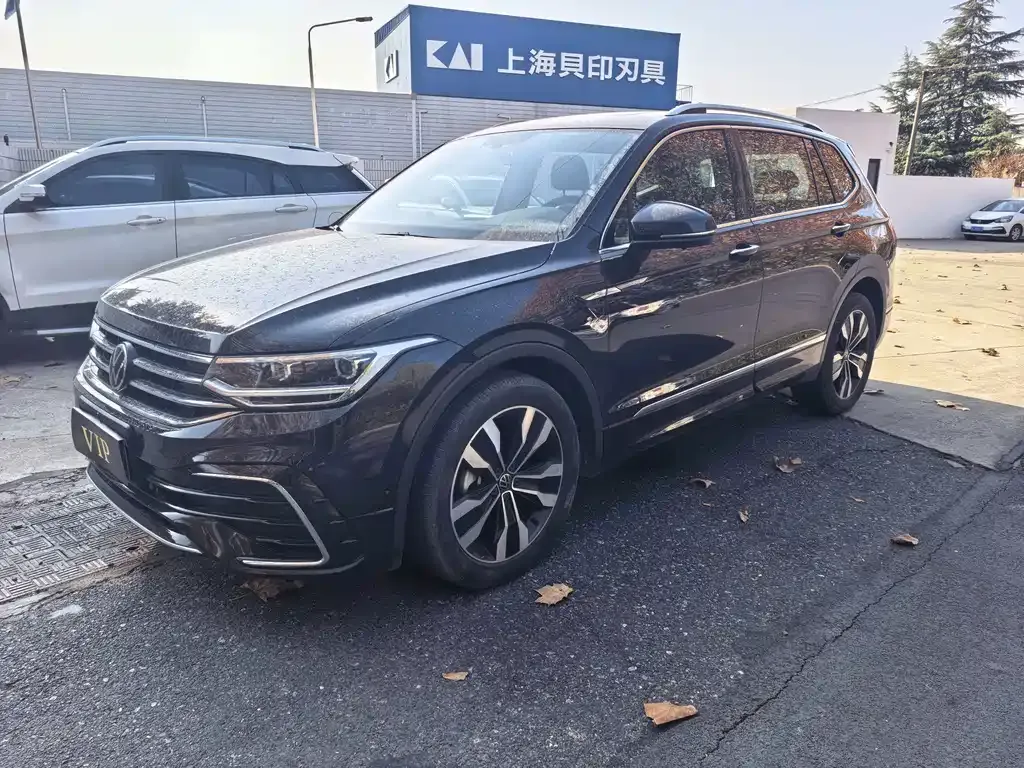Volkswagen Tiguan L — фото 2