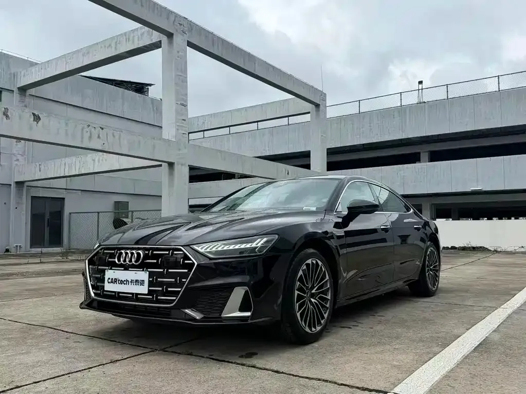 Audi A7L — фото 1