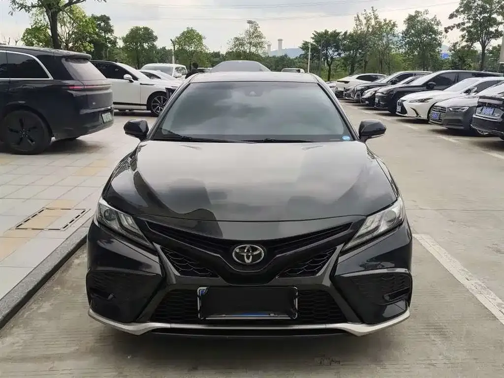 Toyota Camry — фото 9