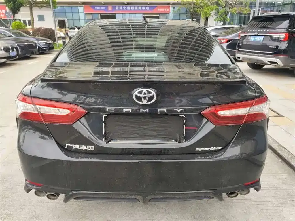 Toyota Camry — фото 2