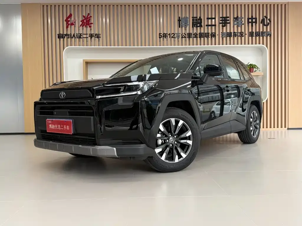 Toyota RAV4 — фото 1