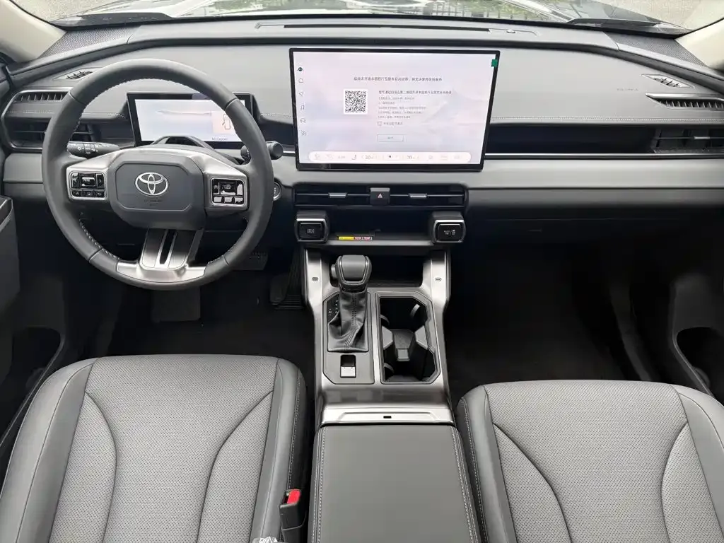 Toyota RAV4 — фото 8