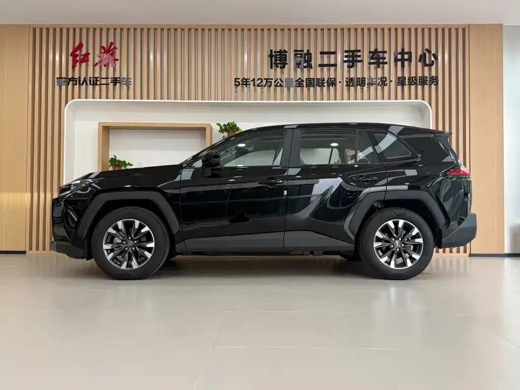 Toyota RAV4 — фото 5