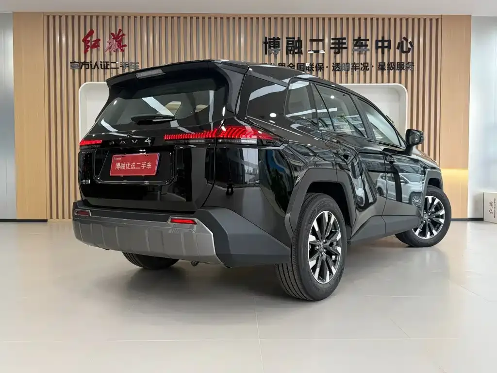 Toyota RAV4 — фото 10