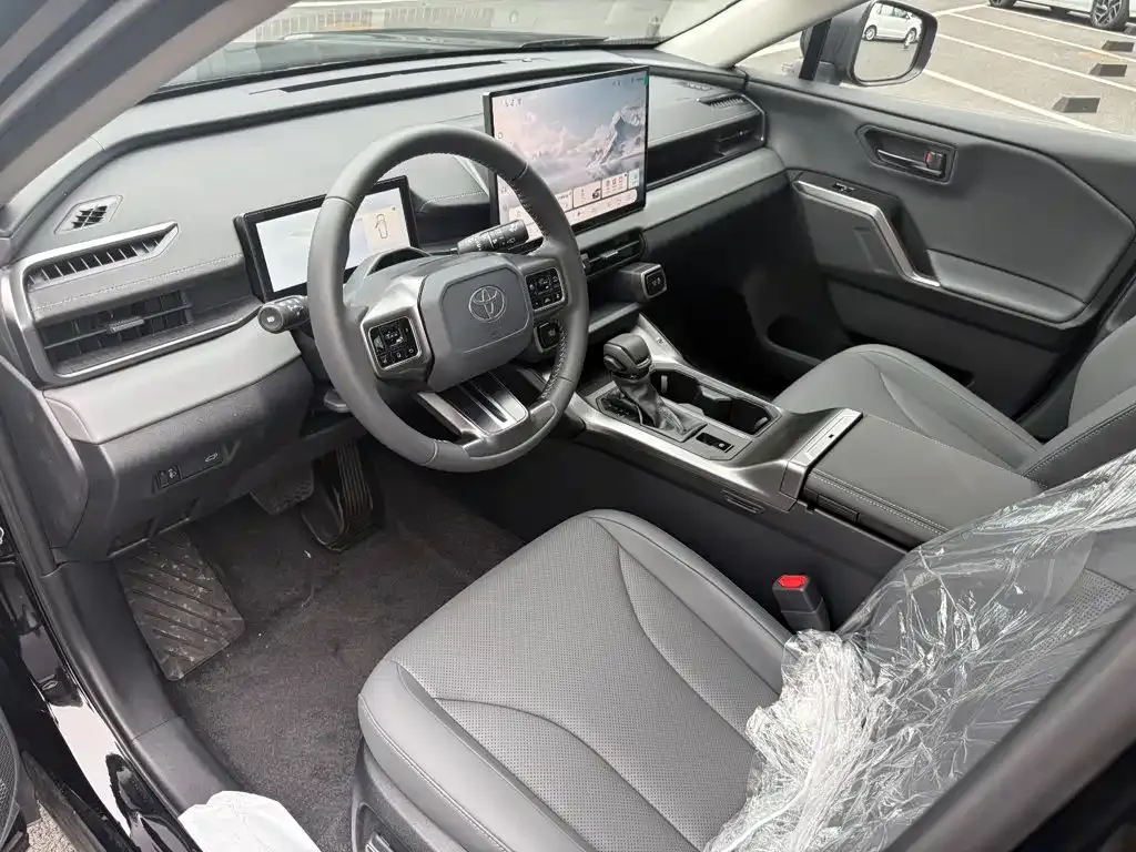 Toyota RAV4 — фото 6