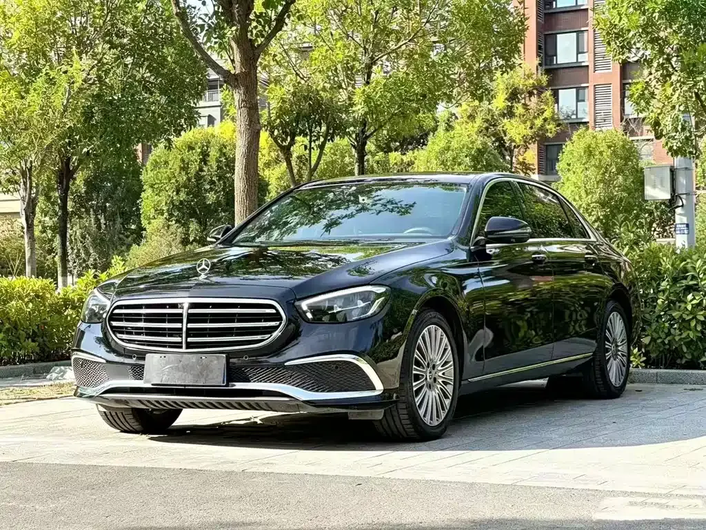 Mercedes-Benz E-Class — фото 1